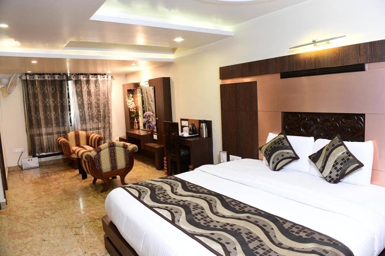 Hotel Ravisha Continental Αλλαχαμπάντ Εξωτερικό φωτογραφία