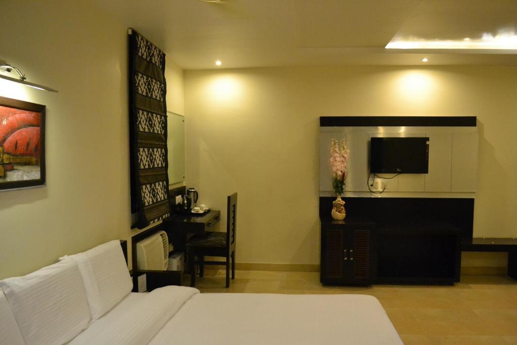 Hotel Ravisha Continental Αλλαχαμπάντ Δωμάτιο φωτογραφία